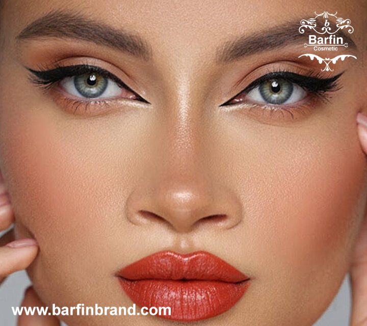 خط چشم گربه‌ ای برای چشم بادامی