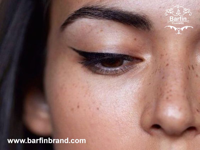 خط چشم گربه‌ ای برای چشم بادامی