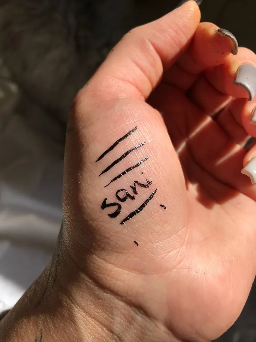 خط چشم ماژیکی یانگمی YANGMEI CHARMING EYELINER Image 2